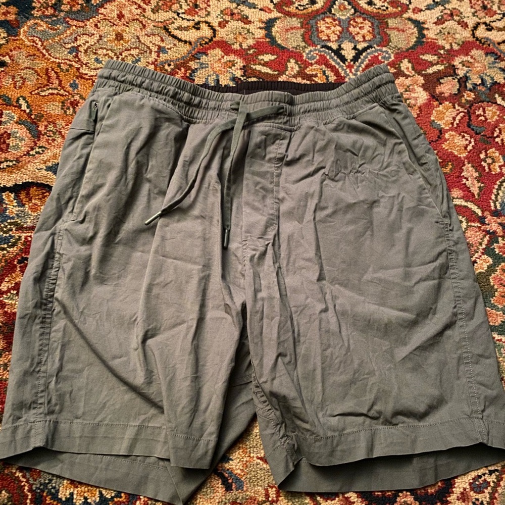 Men’s Lululemon shorts